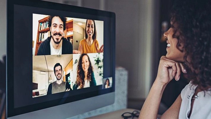 Woman in virtual meeting with 4 colleagues